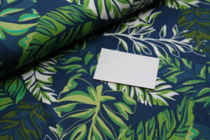 Jersey Viskose Blätter auf blau