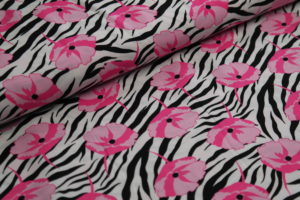 Viskose Webware Blumen pink auf schwarz weiß gestreift