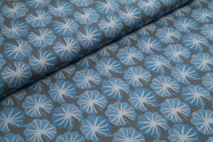 Baumwolle Webware Hilco Emilie Blüten Blätter blau grau