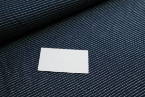 Baumwolljersey Streifen metallic silber auf blau