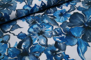 Sweat French Terry Sommersweat Blumen blau auf weiß
