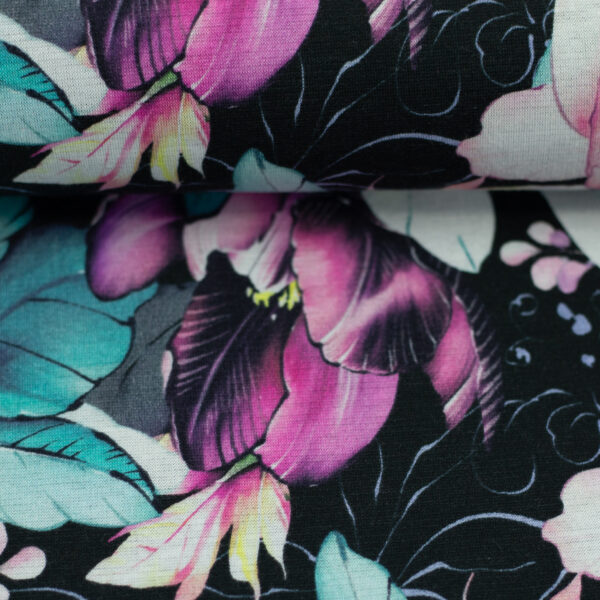 Alpenfleece Swafing Isla Blumen auf schwarz