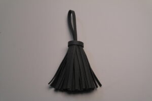 Quaste Tassel 60mm mit Aufhänger Gesamtlänge 11cm Kunstleder grau