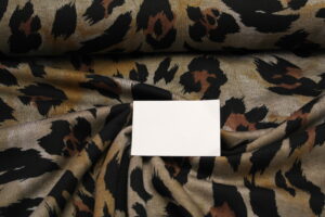 Jacquard Strick Jersey Leo Print sand