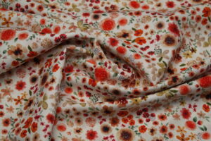 Baumwolle Webware Blumen auf cremeweiß